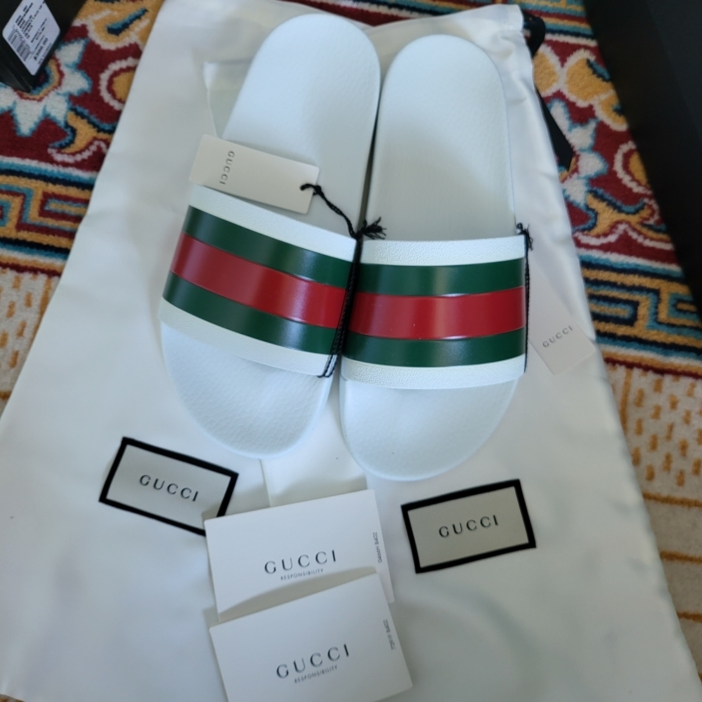 Gucci White, Green, and Red Sandals - Picture 7 of 8